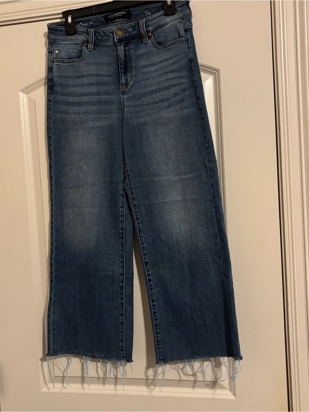 Liverpool Medium Blue Cropped Wide-Leg Jeans with Frayed Hem